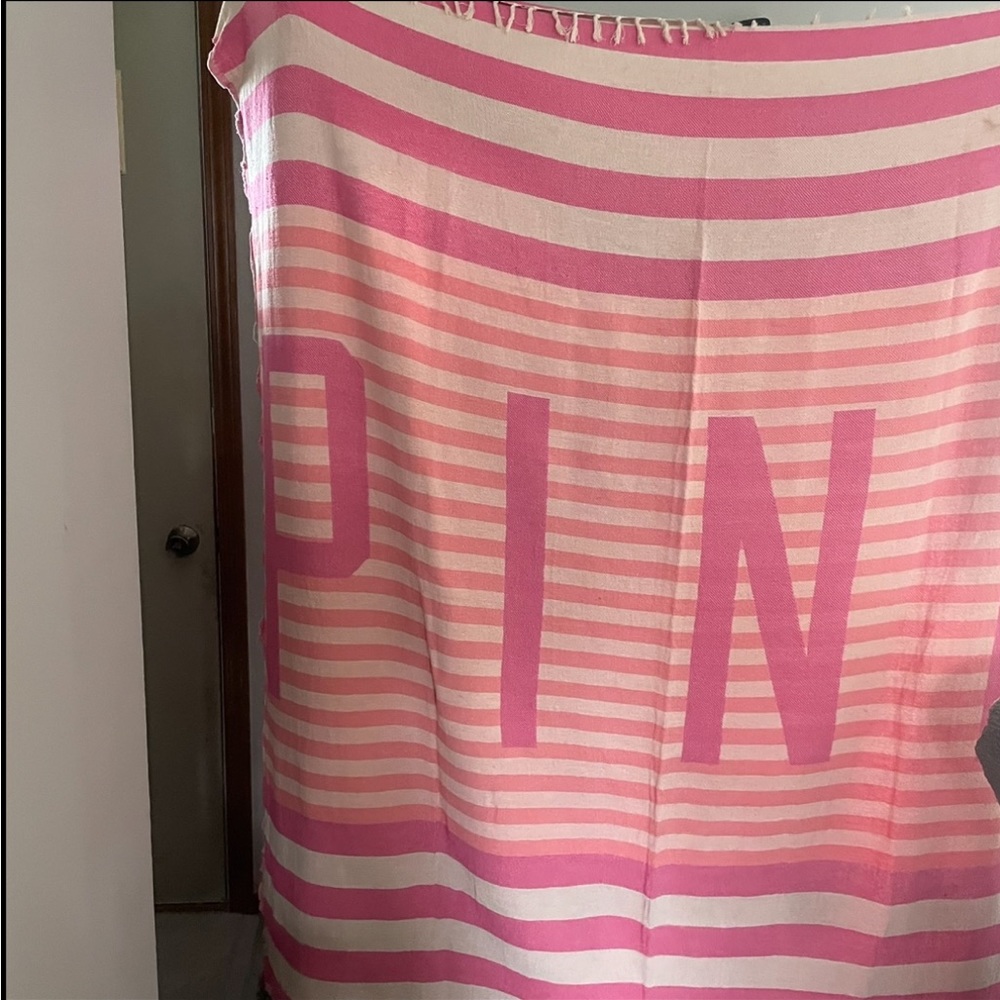Victoria’s Secret Pink Beach Blanket - Picture 2 of 8